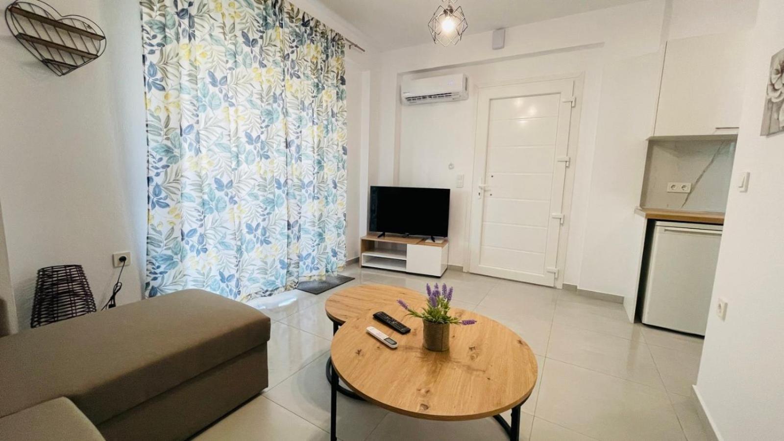 Athina Appartement Ofrínion Buitenkant foto