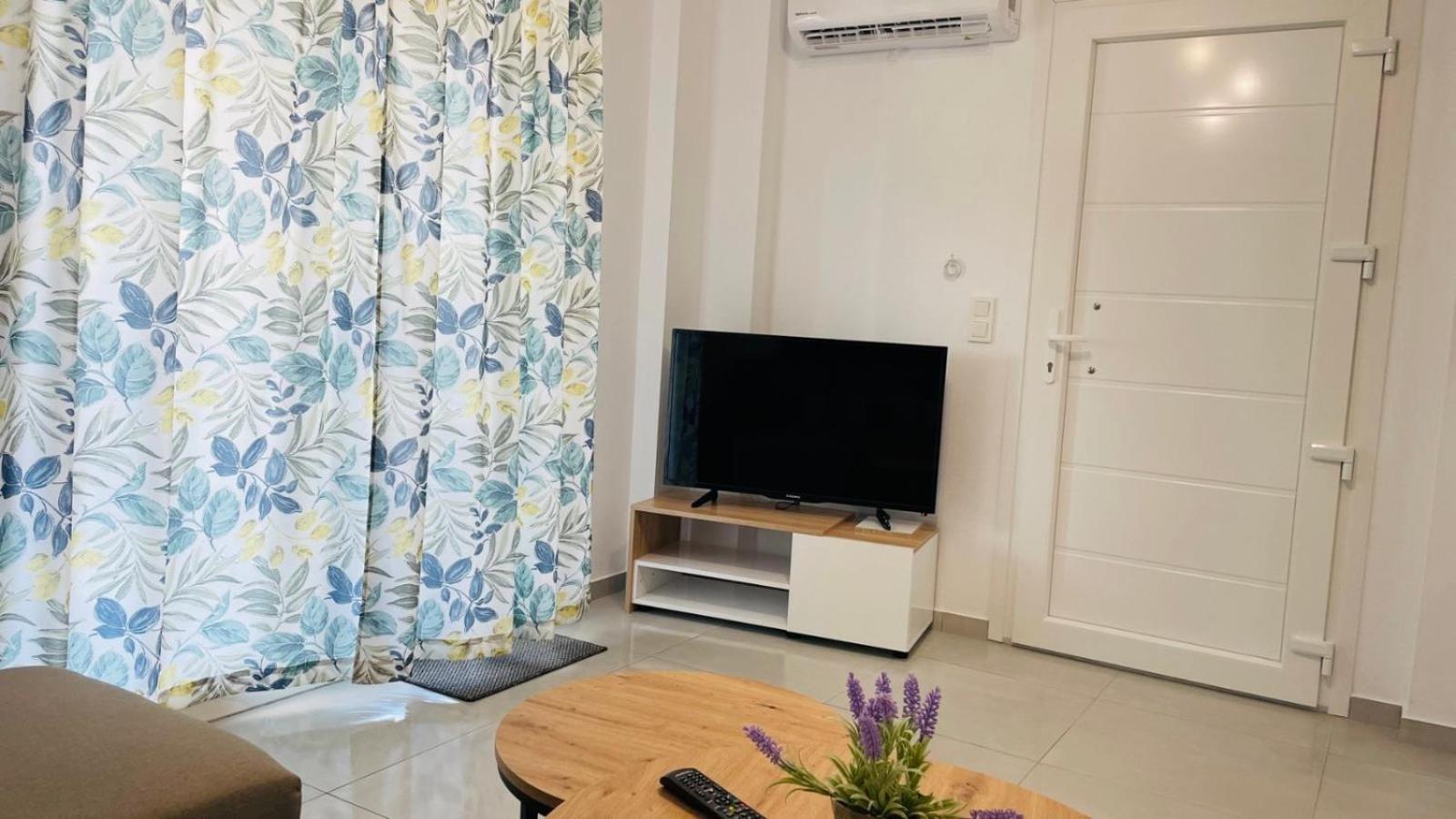 Athina Appartement Ofrínion Buitenkant foto